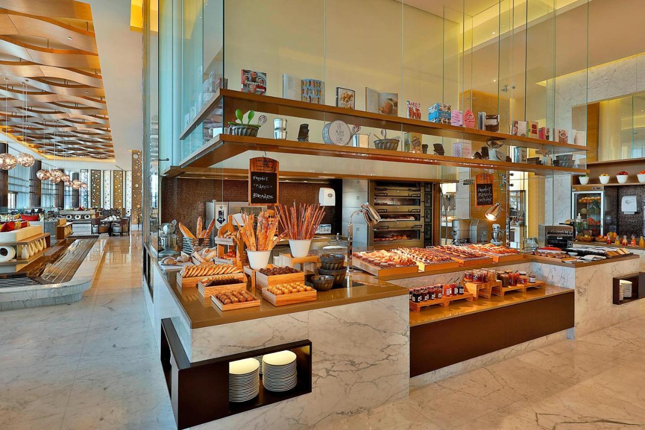 Marriott Hotel Al Forsan, Abou Dabi Extérieur photo The buffet at the hotel