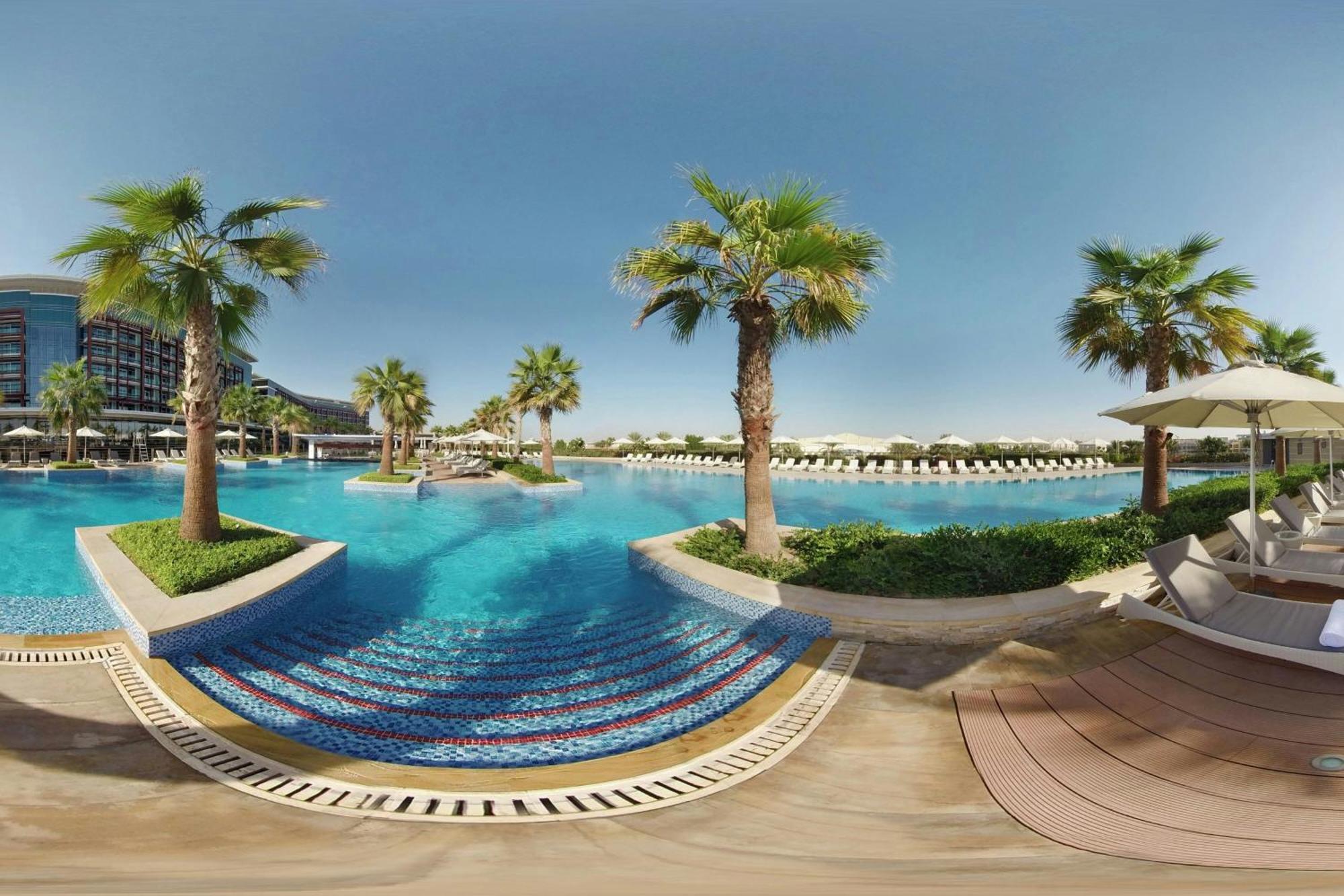 Marriott Hotel Al Forsan, Abou Dabi Extérieur photo A 360° panorama of the pool at the Hilton Sharm El Sheikh Resort